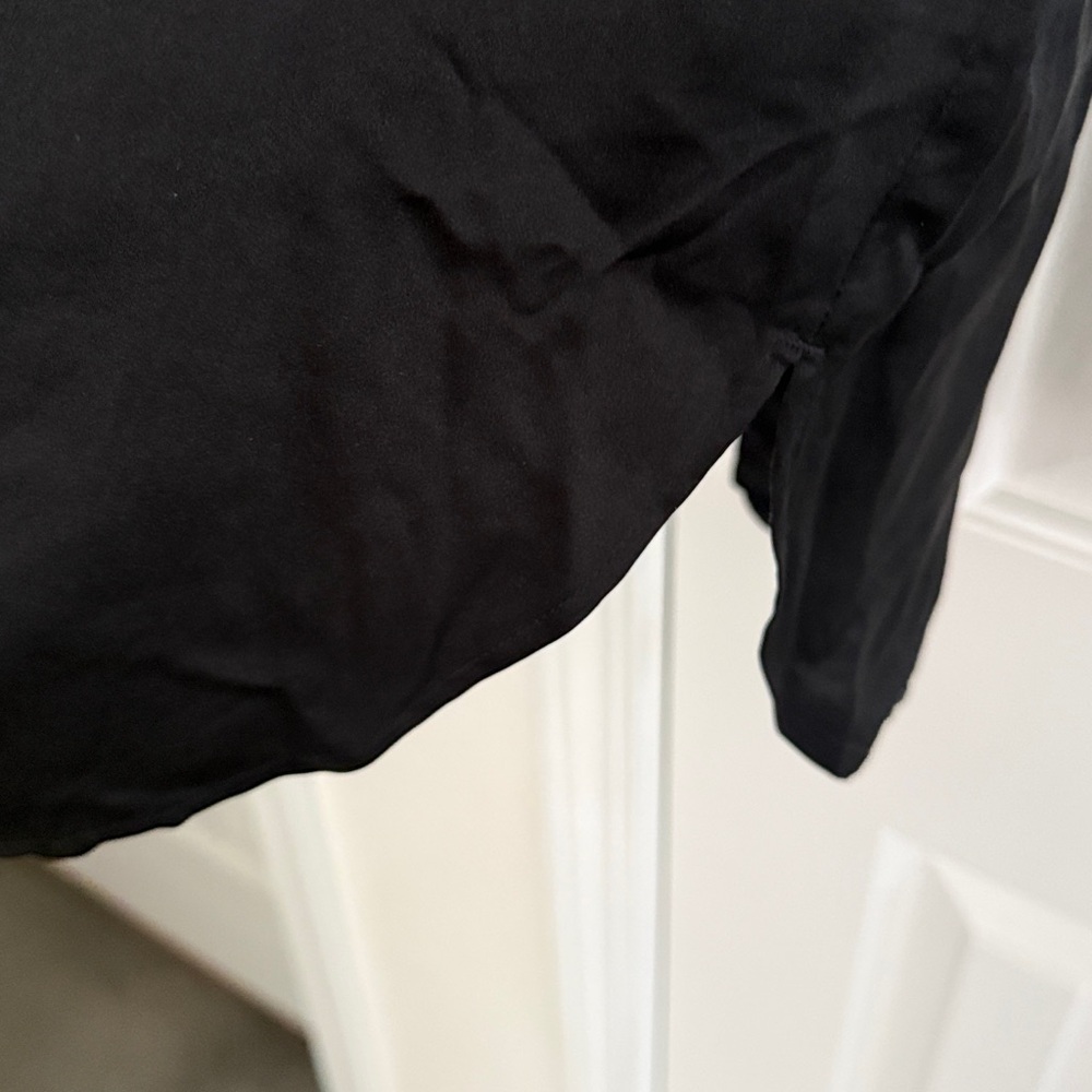 Banana Republic 100% Silk Black Cap Sleeve Quarter Button Blouse. Size SP - Picture 6 of 7